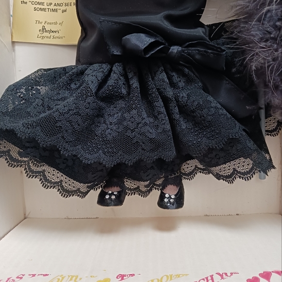 Mae West porcelain doll - Picture 7 of 8